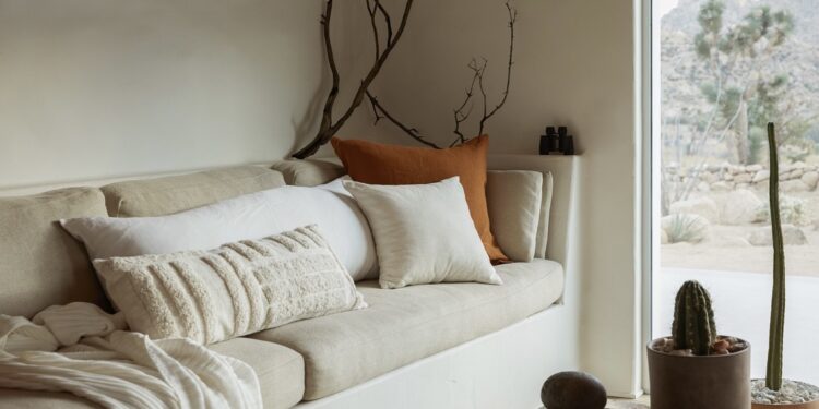 How Do You Use Decorative Pillows In the Living Room?