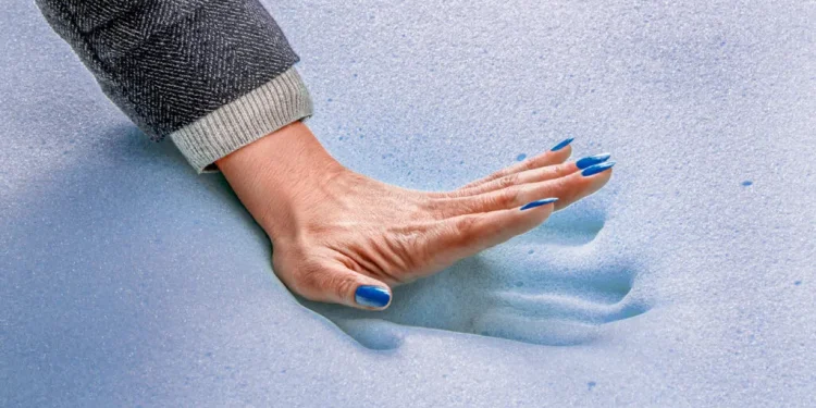 Memory Foam vs. Hybrid Mattresses ─ Which One Is Right for You?