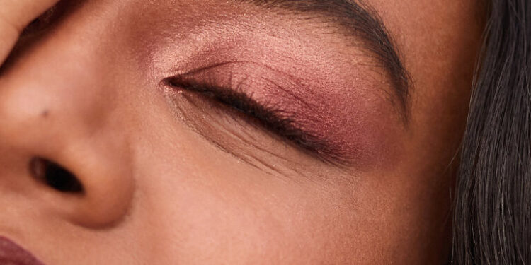 Is Liquid or Powder Eyeshadow Better: 5 Things to Know