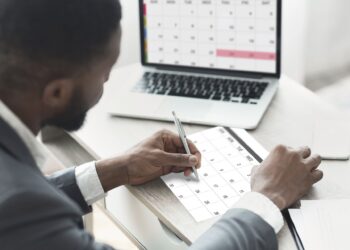 Choosing the Right Payroll Factoring Company: Key Factors to Consider