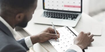 Choosing the Right Payroll Factoring Company: Key Factors to Consider